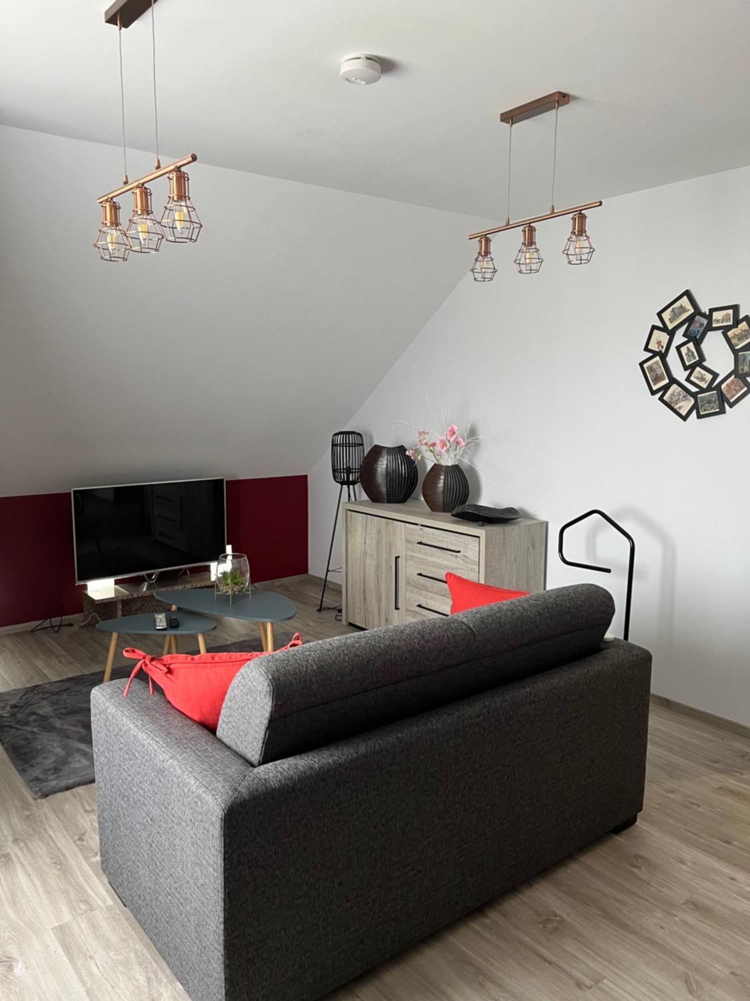 Lauralys Hotel Монс Екстериор снимка