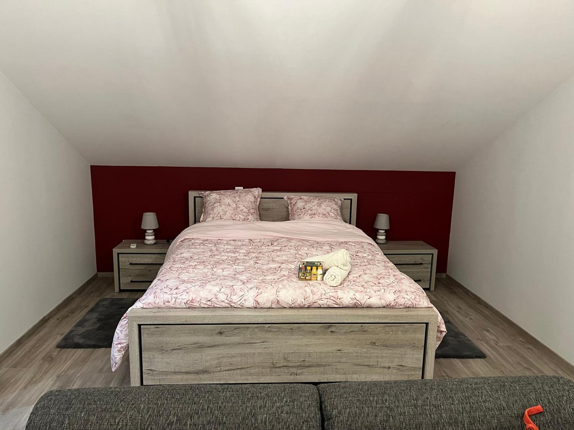 Lauralys Hotel Монс Екстериор снимка
